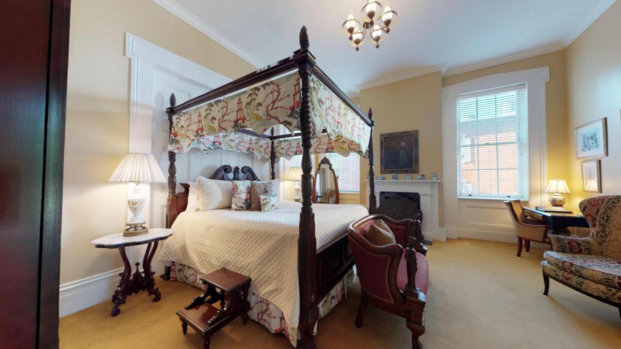 The Presidents' Quarters Savannah